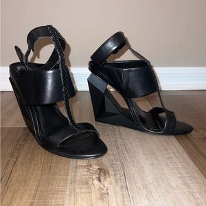 bcbgmaxazria ma-noella black leather heels